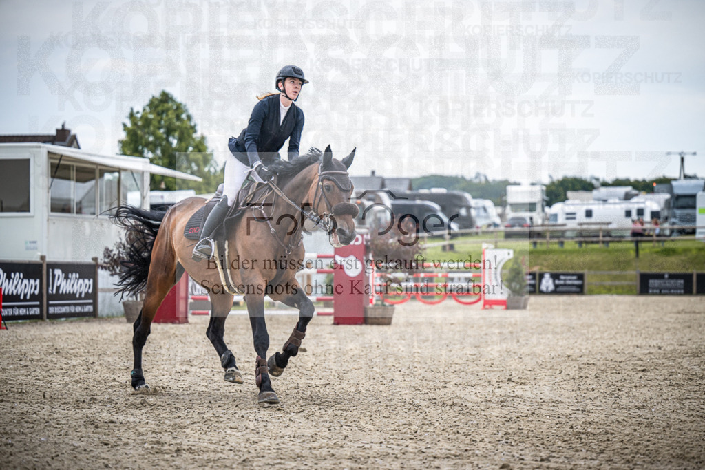 DOS_6983 | Entdecke hochwertige Reitturnierfotos von Foto Oger. Professionell, emotional und authentisch – jetzt Lieblingsmomente im Shop bestellen.Deutschlandweite Turnierfotografie. - Realisiert mit Pictrs.com