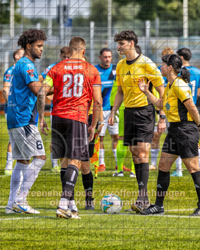 20250816_140135_0124-Bearbeitet-2 | #,1.Göppinger SV (rot) vs. FSV 08 Bietigheim-Bissingen (blau), Fußball, Oberliga BW, wfv, 03. Spieltag, Saison 2025/2026, Rasensportplatz Stadion SV Göppingen, Hohenstaufenstr. 116, 73033 Göppingen, 16.08.2025 - 14:00 Uhr,Foto: PhotoPeet-Sportfotografie/Peter Harich