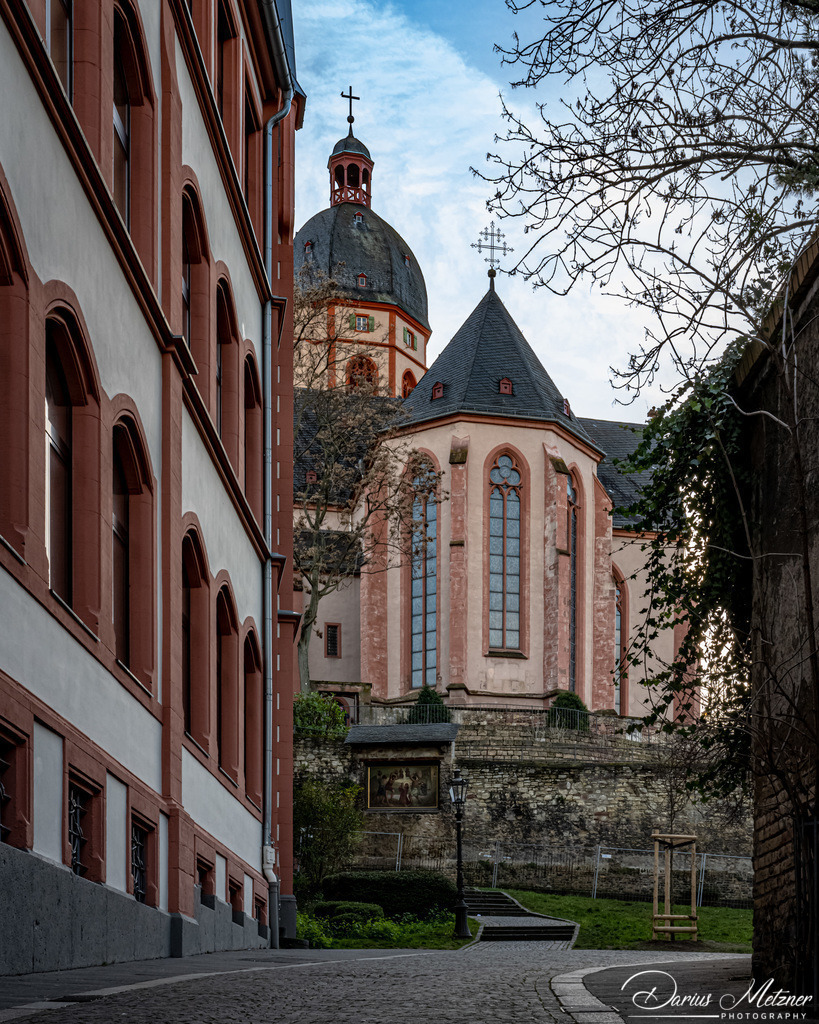 St. Stephan in Mainz | Die katholische Pfarrkirche Sankt Stephan in Mainz wurde 990 von Erzbischof Willigis auf der höchsten Erhebung der Stadt gegründet.