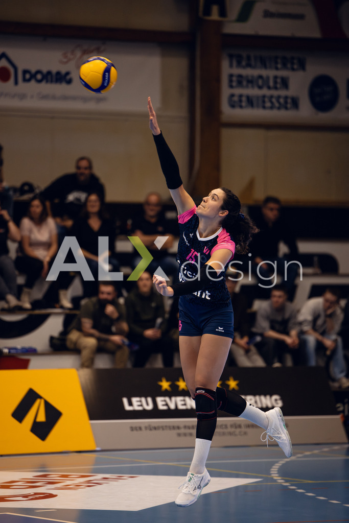 Volleyball I Frauen I Saison 2025-2026 I Volleyball NLA | Women I Round 14 I VC Kanti Schaffhausen - NLZ Volleyball Academy Zürich I 16.01.2026 | NLZ Volleyball Academy - 15 Laura Bergmann (DE) – Mittelblock - Realisiert mit Pictrs.com