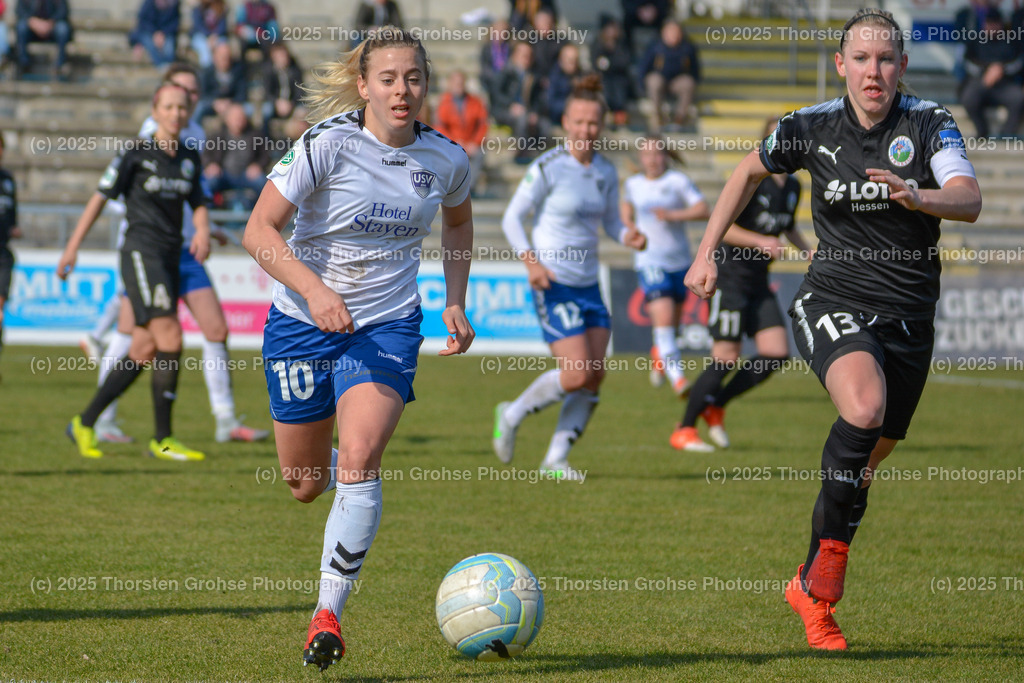 Fussball-BL Frauen 1. FFC Frankfurt vs. FF USV Jena | Amy Pietrangelo #10 (FF USV Jena), Priessen Marith #13 (1.FFC Frankfurt); Fussball-BL Frauen 1. FFC Frankfurt vs. FF USV Jena, Fussball-Bundesliga Frauen am 25.03.2018 im Stadion am Brentanobad in Frankfurt/Main, (Deutschland) - Realisiert mit Pictrs.com