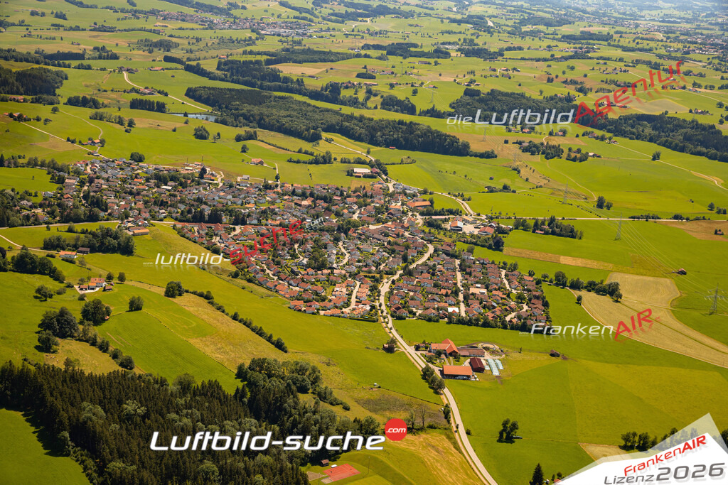 Das Luftbild zeigt : Börwang Haldenwang - Die Luftaufnahme wurde 2024 vom UL-Flugzeug aus erstellt ( keine Drohne ) - Hochauflösende Luftaufnahme - Für grossformatige Ausdrucke geeignet. Die Geschenkidee !Mit Lizenz und Bildrechte bestellbar