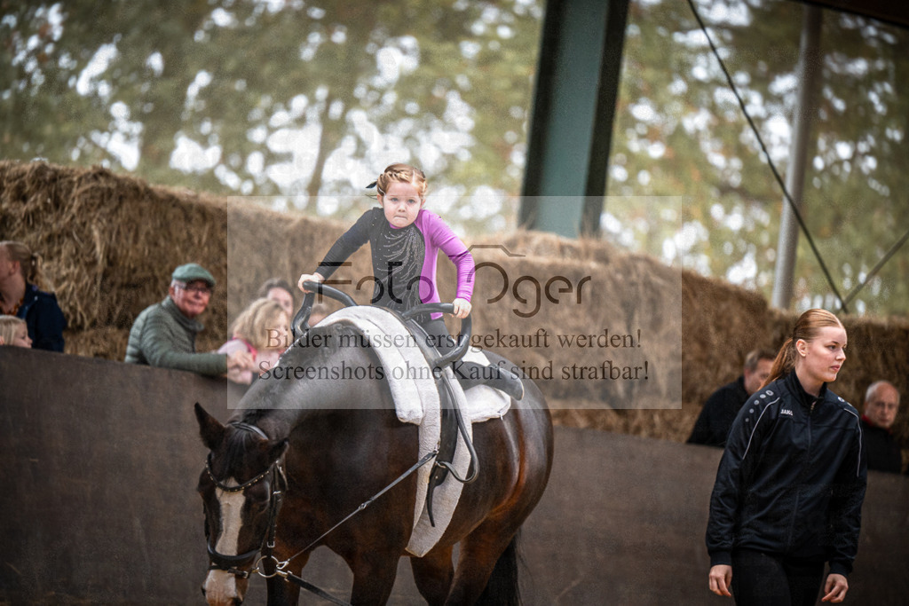 DOS_0149 | Entdecke hochwertige Reitturnierfotos von Foto Oger. Professionell, emotional und authentisch – jetzt Lieblingsmomente im Shop bestellen.Deutschlandweite Turnierfotografie. - Realisiert mit Pictrs.com