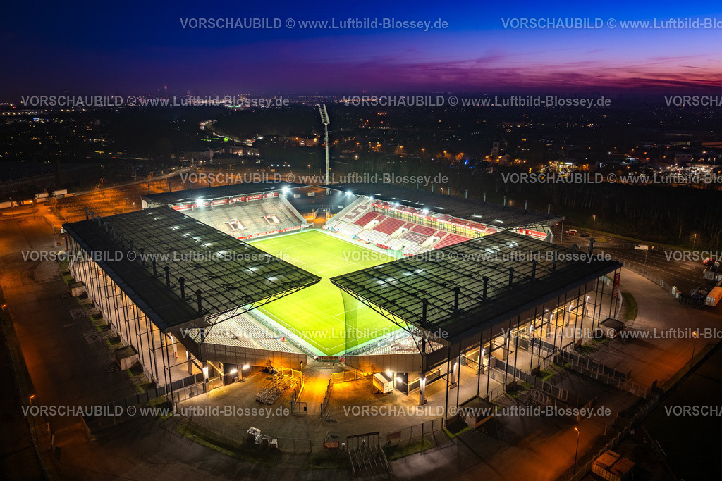 Essen241260315RWE-StadionAnDerHaffenstrasse | Luftbild, Fußballstadion an der Hafenstraße des Clubs Rot-Weiss Essen,3. Bundesliga , Essen-Borbeck, Tribünen, ,Essen, Ruhrgebiet, Nordrhein-Westfalen, Deutschland Copyright: Blossey Mantler