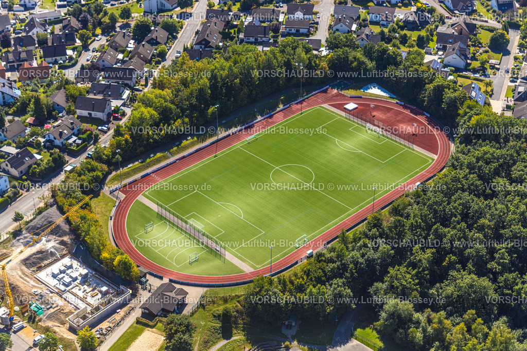 Wenden250811936 | Luftbild, Fußballstadion und Leichtathletikstadion, Sportplatz Wenden FC Sportfreunde Möllmicke e.V., Möllmicke, Wenden, Sauerland, Nordrhein-Westfalen, Deutschland