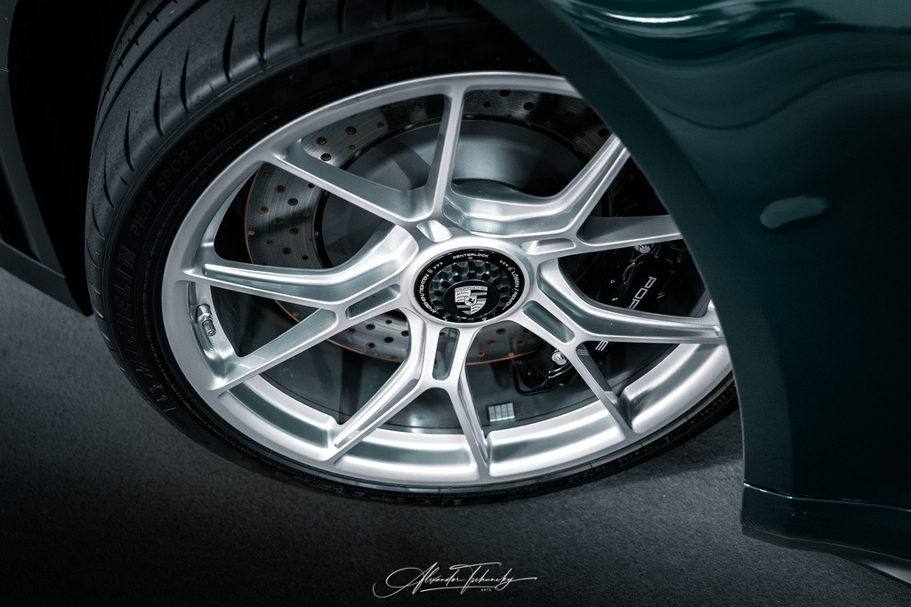 911 GT3 Touring Arlogrünmetallic | Entdecken Sie die faszinierende Welt von Alexander Tschuncky Arts: Kreative Fotografie, atemberaubende Automobilkunst und hochwertiger Bilderdruck. Lassen Sie sich inspirieren! - Realisiert mit Pictrs.com