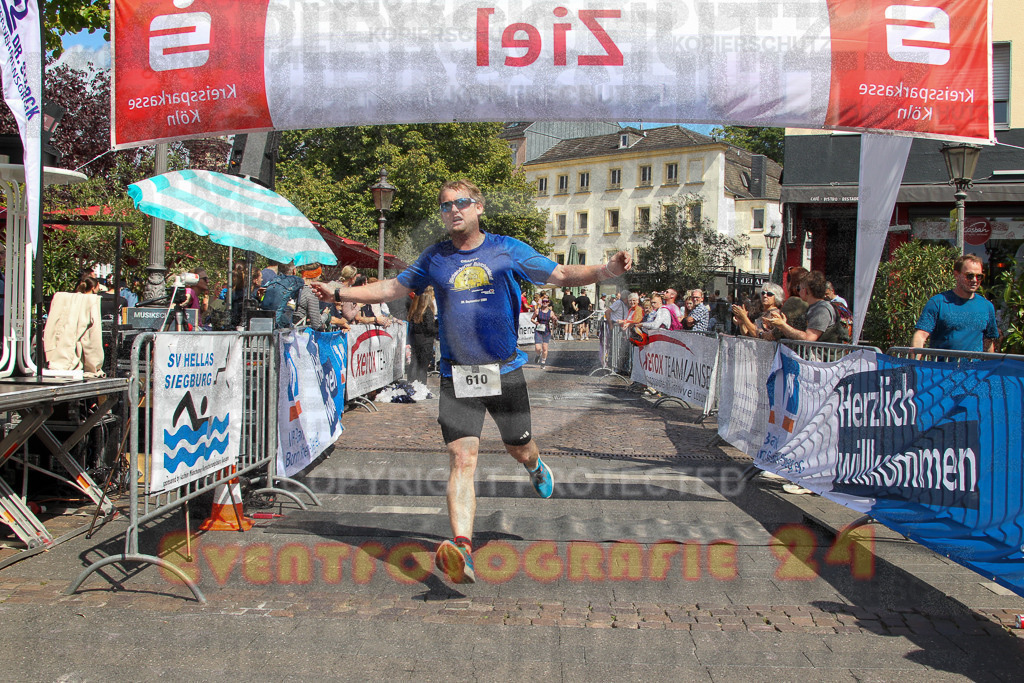 250824_1435_EV4_1974 | Sportfotografie im Rhein-Sieg Kreis, Köln, Bonn, NRW, Rheinland Pfalz, Hessen, etc. Unser Tätigkeitsfeld umfasst den Laufsport vom Volkslauf über den Marathon, Duathlon, Triathon bis zum Ultralauf wie Kölnpfad Ultra oder Schindertrail.