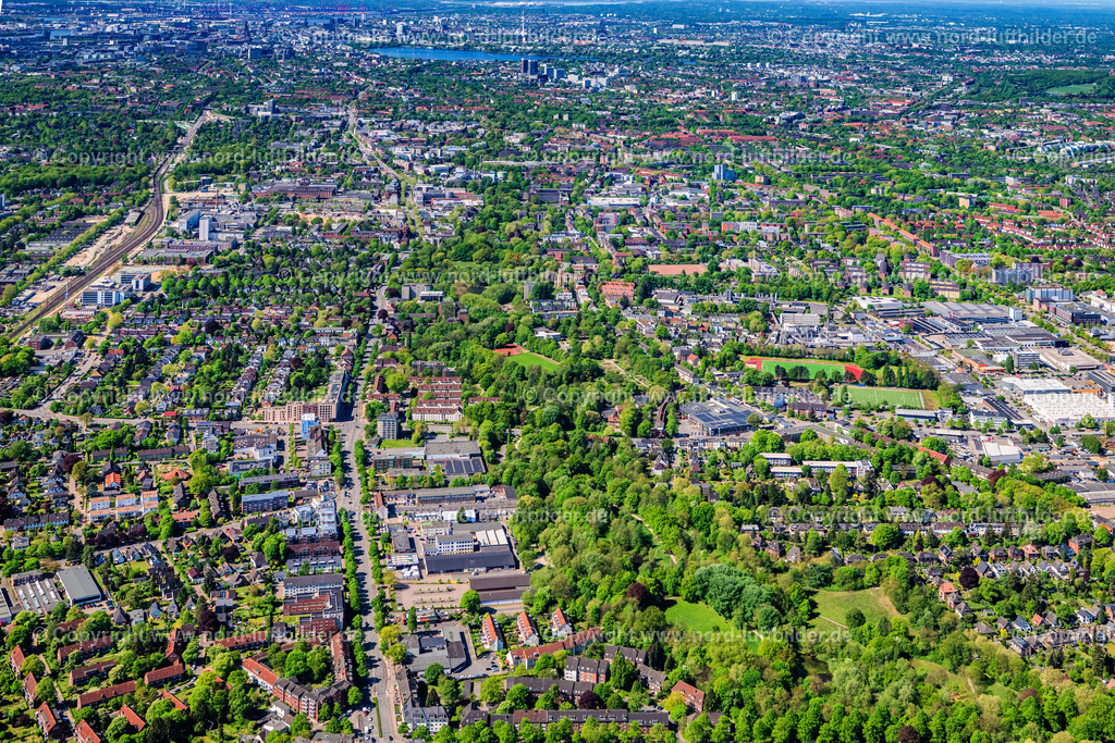 Hamburg_Wandsbek_Eichtalpark_Nordmarkpark_ELS_3859010525_Kopie | HAMBURG 01.05.2025 Parkanlage " Eichtalpark " und " Nordmarkpark " in Hamburg, Deutschland. // Park of " Eichtalpark " " Nordmarkpark " on street Oelmuehlenweg in Hamburg, Germany. Foto: Martin Elsen