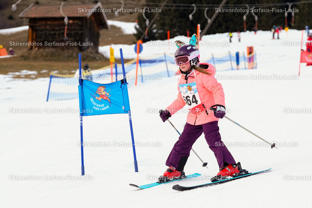 SRF_02.01.2026_0977 | Skirennfotos,Serfaus,Fiss,Ladis,Kinderskirennen,Winter,Tirol,Oberland,skirace,SFL,feelfree,weil wir's genießen,ski,Ski,skifahren,Sonnenplateau, - Realisiert mit Pictrs.com