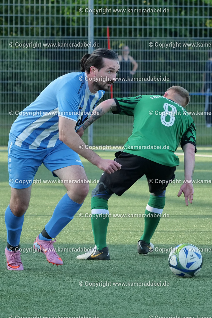 Fußball Kreispokal 25/26 Ü 32 : Spiel um Platz 3 : SV 08/29 Friedrichsfeld - SV Ringenberg AH  2 : 1 | Fußball Kreispokal 25/26 Ü 32 : Spiel um Platz 3 : SV 08/29 Friedrichsfeld - SV Ringenberg AH  2 : 1Spielort : Voerde Friedrichsfeld - Realisiert mit Pictrs.com