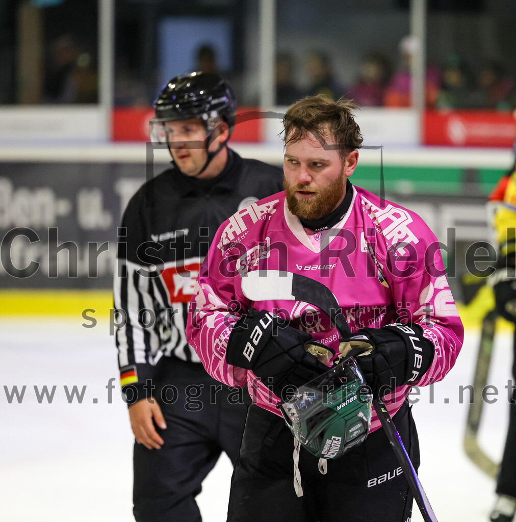 2025-10-10_168_TSV_Erding_gegen_onesto_Tigers_Bayreuth | Erding, Deutschland, 10.10.2025:Eishockey, Oberliga Süd 2025 / 2026, 7. Spieltag, TSV Erding gegen onesto Tigers Bayreuth, Endergebnis: 2:5Grady Hobbs (Erding Gladiators, #22)Foto: Christian Riedel / fotografie-riedel.net