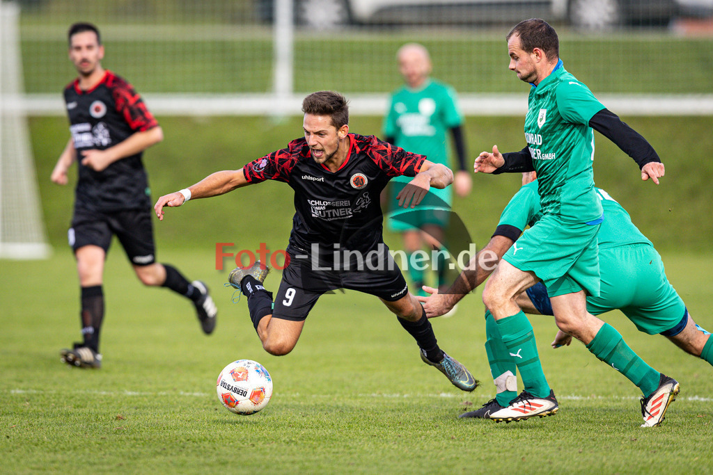 SV Haunshofen gegen SV Unterhausen | Fußball Herren A-Klasse Gruppe 5 Zugspitze 2025/26 12. Spieltag, SV Haunshofen gegen SV Unterhausen, 20251019,Zweikampf,2025-10-19 in Haunshofen (Sportplatz Haunshofen), Julian BITTNER (SV Unterhausen 9), Florian ADAM (SV Haunshofen 16)Copyright: WolfgangxLindner www.foto-lindner.de