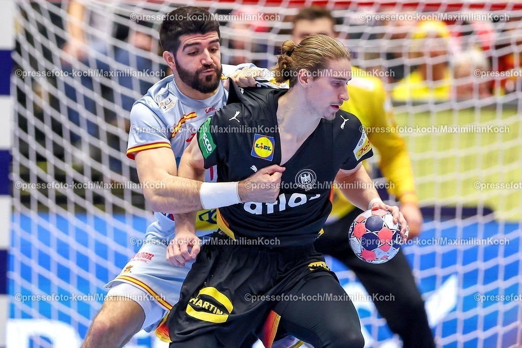 EHF19012602023 | 19.01.2026, Handball, Men's EHF EURO 2026, Deutschland - Spanien, Jyske Bank Boxen in Herning, Dänemark, Preliminary Round:  Agustin Casado Marcelo (Espania #08) im Zweikampf gegen   Juri Knorr (Germany #15) 
