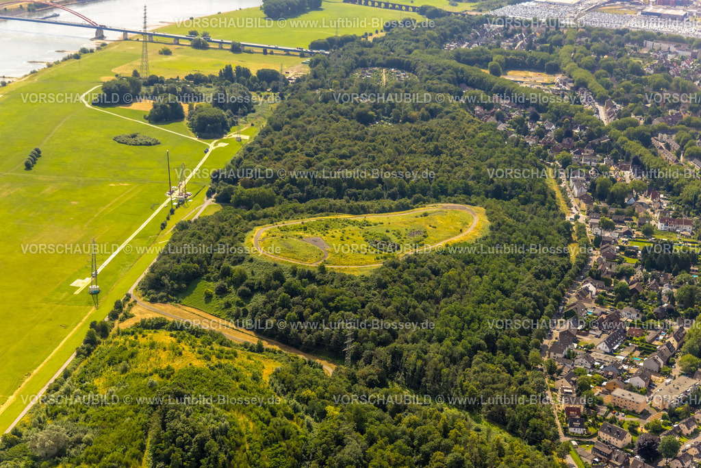 Duisburg230707326 | Luftbild, Rockelsberghalde, Rheinwiesen Rheinhausen an der Brücke der Solidarität, Bergheim, Duisburg, Ruhrgebiet, Nordrhein-Westfalen, Deutschland