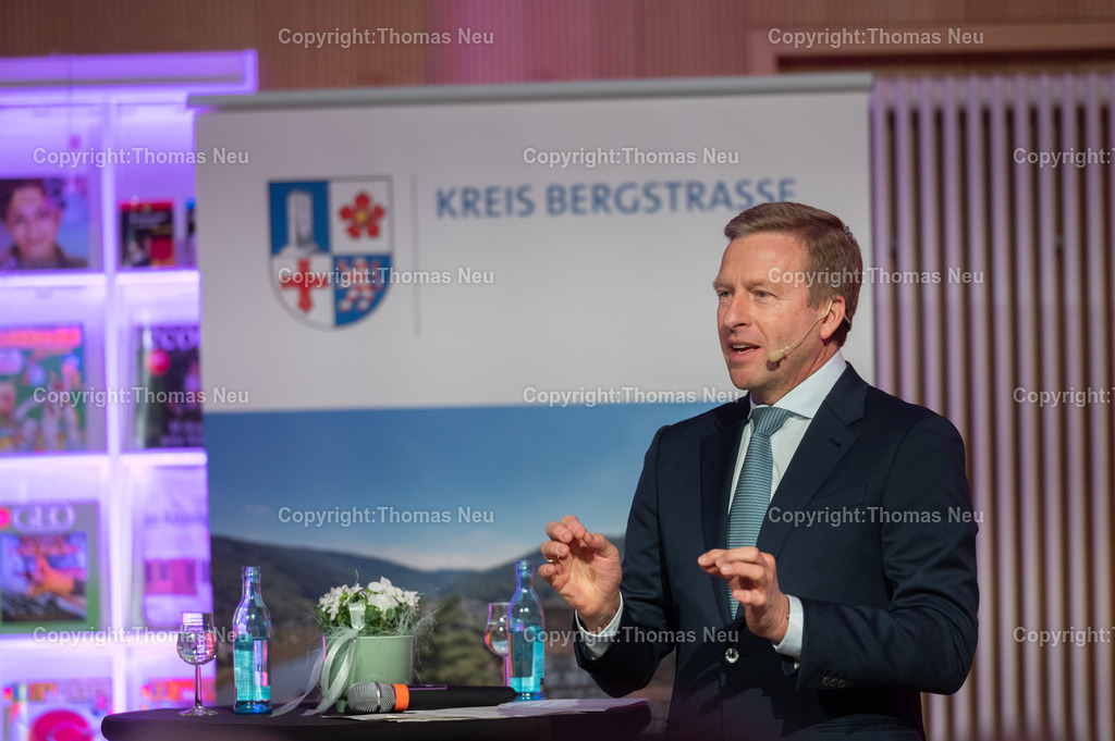 DSC_8970 | Am 8.März 2024 wurde Oliver Zipse  Vorstandsvorsitzender der BMW AG. zum Botschafter der Bergstraße ernannt, die Feier fand in seiner ehemaligen Schule dem Alten Kurfürstlichen Gymnasium in Bensheim statt, 