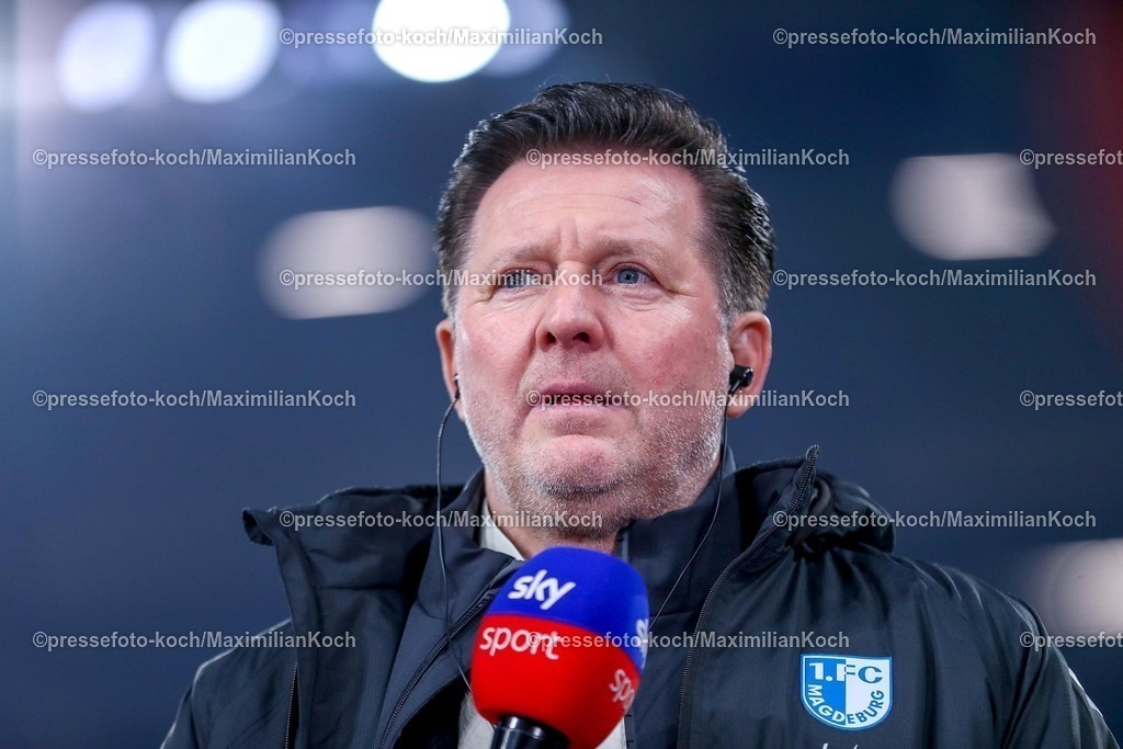 S0401022501001 | 01.02.2025, Fußball, FC Schalke 04 - 1. FC Magdeburg, 2.. Fußball Bundesliga, 20. Spieltag, Veltins-Arena Gelsenkirchen, Saison 2024 2025: Trainer Christian Titz (Cheftrainer 1.FC Magdeburg)DFB regulations prohibit any use of photographs as image sequences and or quasi-video.