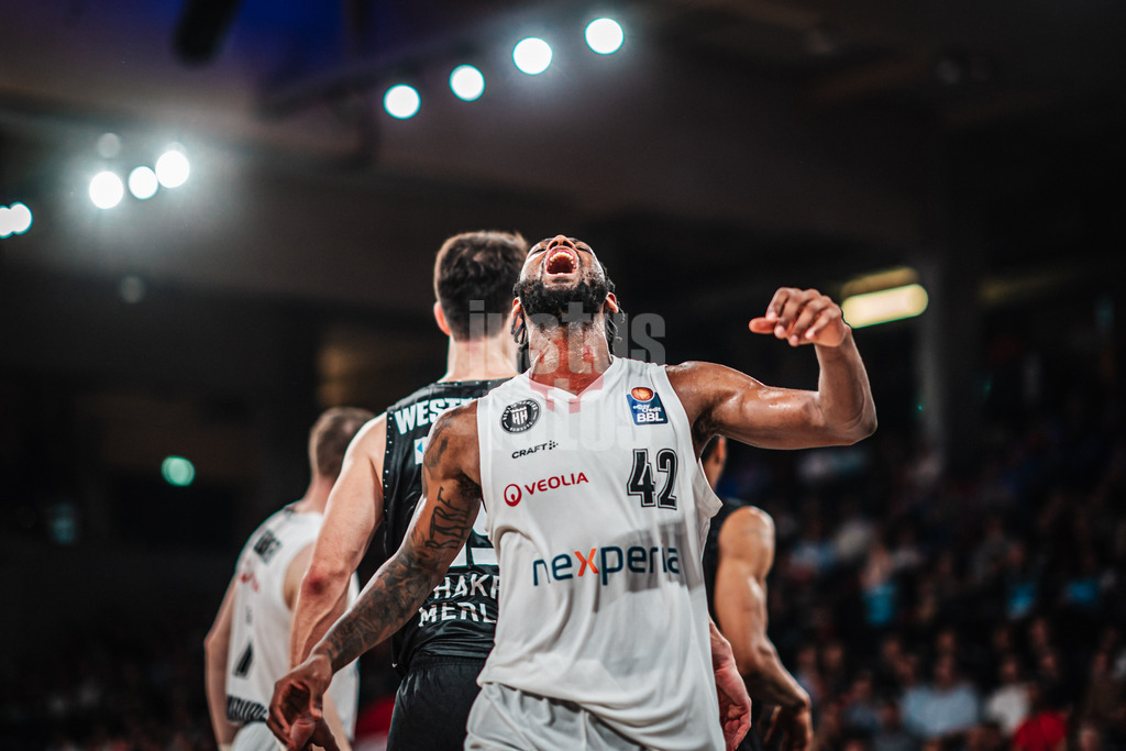 Basketball | Männer | Saison 2023/2024 | easyCredit Basketball Bundesliga | 31. Spieltag | Veolia Towers Hamburg vs. HAKRO Merlins Crailsheim | 30.04.2024 | Aljami Durham (#42, Veolia Towers Hamburg)