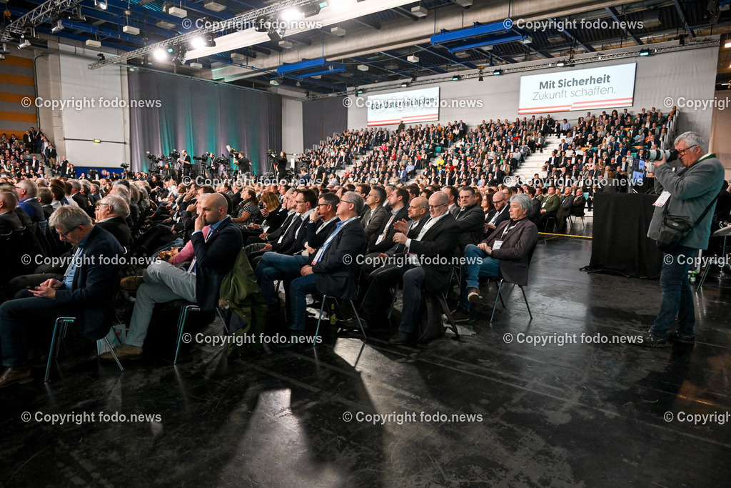 Der Oesterreichplan_ OeVP_ Wels_ 26.01.2024-123 | 26.01.2024, Wels, AUT, ÖVP, Der Österreichplan, im Bild Zuschauer, Publikum, ÖVP Parteimitglieder