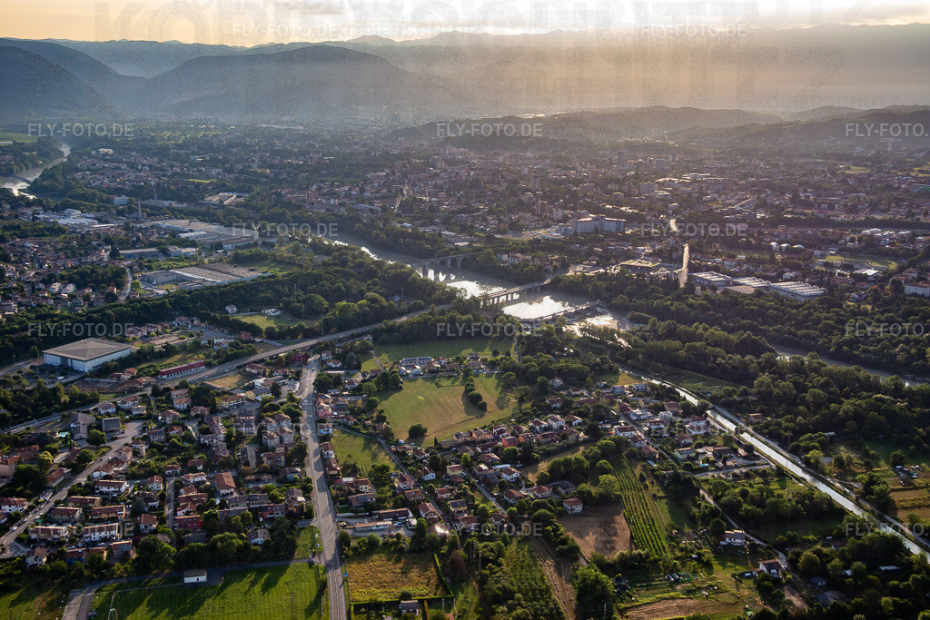 Drei Brücken über den Isonzo | Luftbild: Drei Brücken über den Isonzo in Gorizia im Bundesland Gorizia in Italien. Foto: IMG_137603.jpg vom 16.07.2023 durch Werner Riehm/FLY-FOTO.de - Realisiert mit Pictrs.com