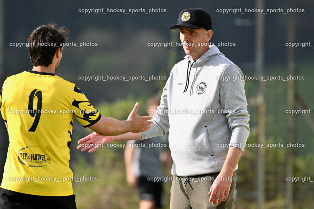 FC Faakersee vs. FC Dölsach | #9 Thomas Unterguggenberger FC Faakersee, Headcoach FC Faakersee Robert Samonig, FC Faakersee vs. FC Dölsach, FC Faakersee vs. FC Dölsach am 20.04.2025 in Finkenstein (Sportplatz Finkenstein), Austria, (Photo by Bernd Stefan)