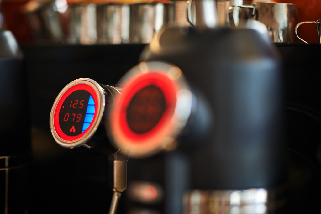 Cafebrennerei Franze | Wien, Austria - July 24, 2019: Cafebrennerei Franze am Kutschkermarkt;Detail der Kaffeemaschine. - Realisiert mit Pictrs.com
