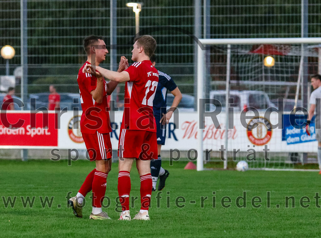 2023-08-22_037_FC_Finsing_gegen_SC_Moosen-Vils | Finsing, Deutschland, 22.08.2023:
Fußball, Kreisliga 2023 / 2024, 5. Spieltag, FC Finsing gegen SC Moosen/Vils, Endergebnis: 5:0

Jubel nach dem Tor zum 2:0 durch Florian Hölzl (FC Finsing, #10)
Kilian Schmitt (FC Finsing, #8), Fabian Kövener (FC Finsing, #12)

Foto: Christian Riedel / fotografie-riedel.net