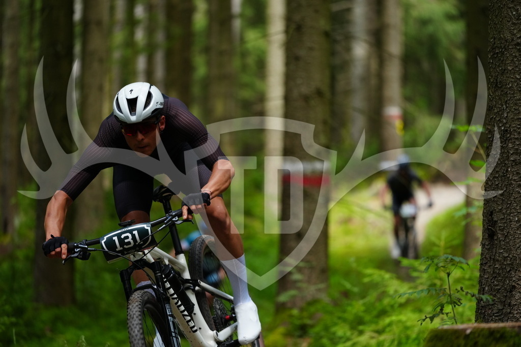 FC100158 | Fotogalerie der Treibjagd im Dunkelwald - Dein MTB Etappenrennen im Erzgebirge - Realisiert mit Pictrs.com