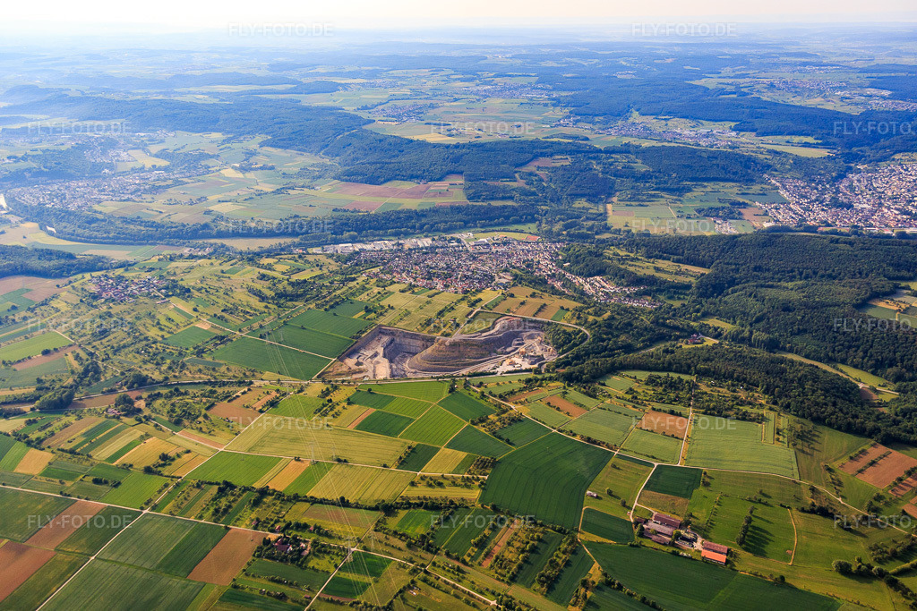 Luftbild: Natursteinwerke im Nordschwarzwald NSN GmbH & Co.KG im Ortsteil Enzberg in Mühlacker im Bundesland Baden-Württemberg in Deutschland. Foto: IMG_079916.jpg vom 31.05.2015 durch Werner Riehm/FLY-FOTO.deNSN - Produktion von Baustoffen für den Hoch-, Tief-, Garten- und Landschaftsbau