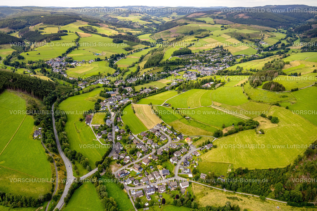 BadBerleburg240710311 | Luftbild, Wohngebiet an der Straße Heidebrücke, Am Hillerbach und Auf der Heide, Wemlighausen, Bad Berleburg, Wittgensteiner Land, Nordrhein-Westfalen, Deutschland