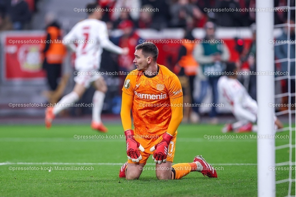 DFB05022501068 | 05.02.2025, Fußball, DFB-Pokal Viertelfinale, Bayer 04 Leverkusen - 1.FC Köln, BayArena, Saison 2024 2025: Torwart Matej Kovar (Bayer04 Leverkusen #17) enttäuscht nach dem 0:1 EnttäuschungDFB regulations prohibit any use of photographs as image sequences and or quasi-video.