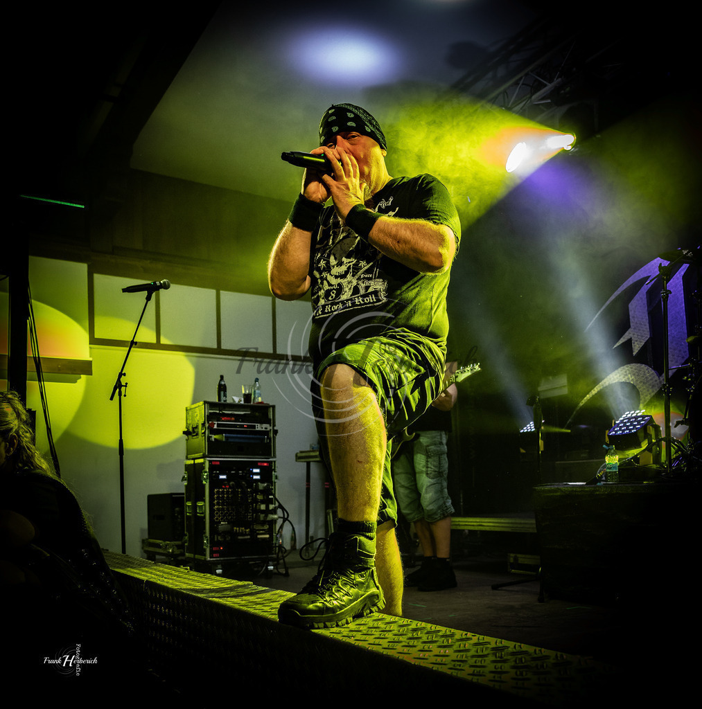 Justice Daudenwinden | Frank Herberich Fotografie, Frank Herberich, Fotografie, Hochzeit, Portrait, St. Peter Ording, Ording, Westerhever, Nordsee, Frank Fotografie, Hardheim,  Odenwald,Walldürn, Band,Eventfotografie - Realisiert mit Pictrs.com