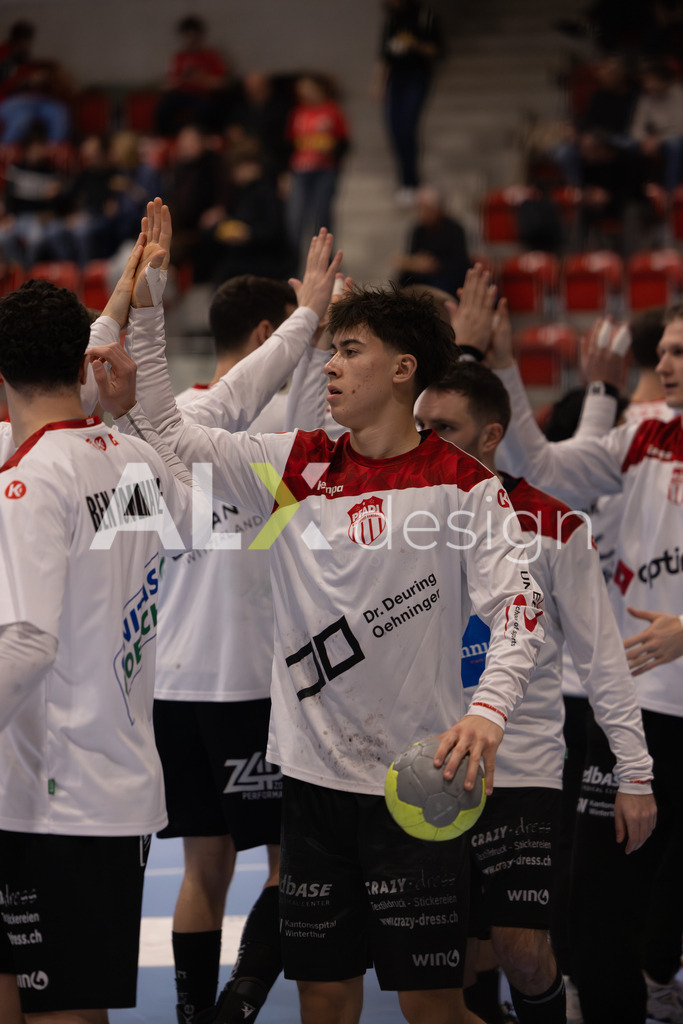 Handballen I Herren I Saison 2025-2026 I Quickline Handball League 2026 | Men I 18. Spieltag I Pfade Winterthur - Kadetten Schaffhausen I 20.12.2025 | Hochwertige Sportfotos kaufen & lizenzieren für Medien, Vereine, Agenturen & Sportler:innen. Entdecke professionelle Sportfotografie im Bildshop von Alexander Franzen. - Realisiert mit Pictrs.com