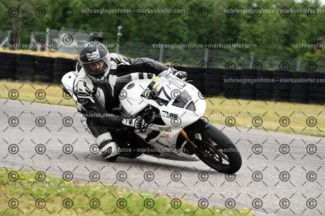 25bt02-0813 | markuskiefer.com - Realisiert mit Pictrs.com