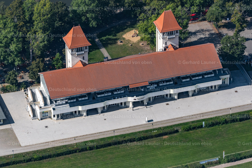 4041385 | LEIPZIG 15.09.2020 Rennstrecke der Rennbahn - Trabrennbahn " Rennbahn Scheibenholz " im Ortsteil Südvorstadt in Leipzig im Bundesland Sachsen, Deutschland. Weiterführende Informationen bei: Scheibenholz GmbH& Co. KG. // Racetrack racecourse - trotting " Rennbahn Scheibenholz " in the district Suedvorstadt in Leipzig in the state Saxony, Germany. Further information at: Scheibenholz GmbH& Co. KG. Foto: Gerhard Launer