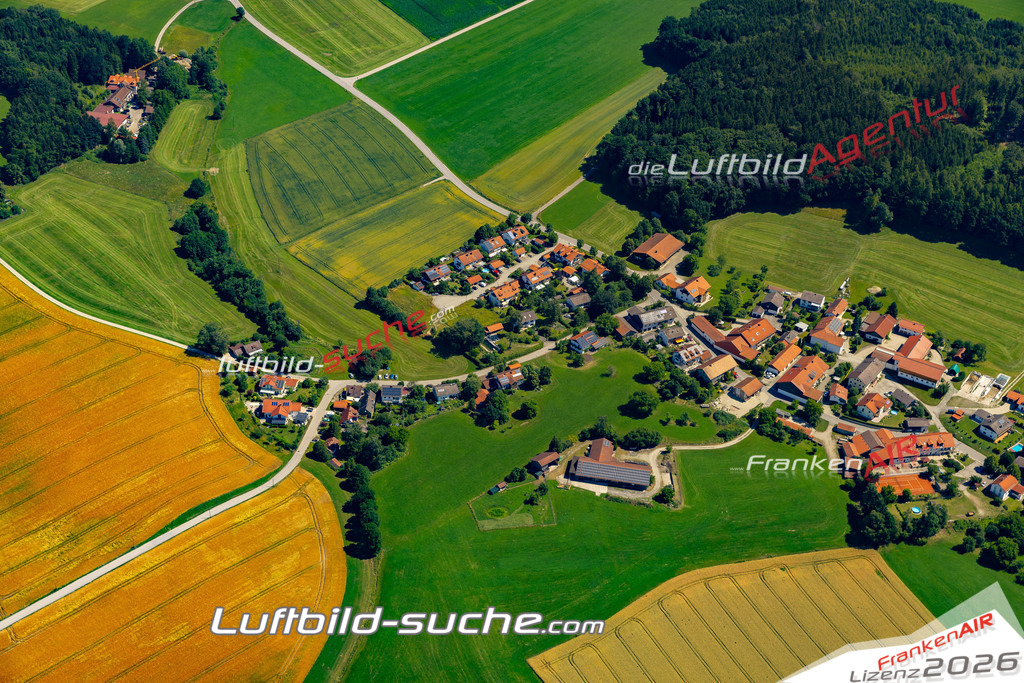 Aktuelles Luftbild von Abersdorf Steinhöring - Die Luftaufnahme wurde 2022 mittels UL-Flugzeug erstellt ( keine Drohne ) - hochauflösende Kamera-Systeme von  Canon -Beste Qualität - Für grossformatige Ausdrucke geeignet. Die Geschenkidee !