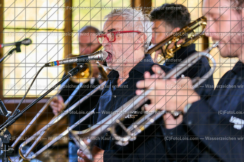 ALP1622_TdoA-NOe_SteinSkulpturen_Leitner Othmar | (C)FotoLois.com, Alois Spandl, NÖ-Tage der offenen Ateliers, STEINSKULPTUREN von Maria HEINRICH, präsentiert im rothschild'schen Glassalon - am Sonntag mit musikalischer Untermalung von LIUNZE BRASS - sozusagen 'Das klingende offene Atelier der Steinskulpturen' in Langau/Maierhöfen, So 16. Oktober 2022.