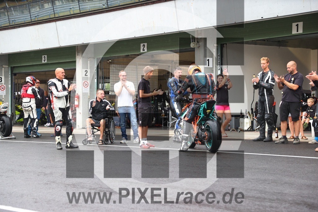 social-20250830_08229 | Schöne Erinnerungen an spannende Momente - das festzuhalten ist unser Job. PIXELrace.de ist seit 2003 auf den Rennstrecken Europas unterwegs um die Action draußen beim Fahren und die wunderbare Stimmung imm Fahrerlager für euch einzufangen.