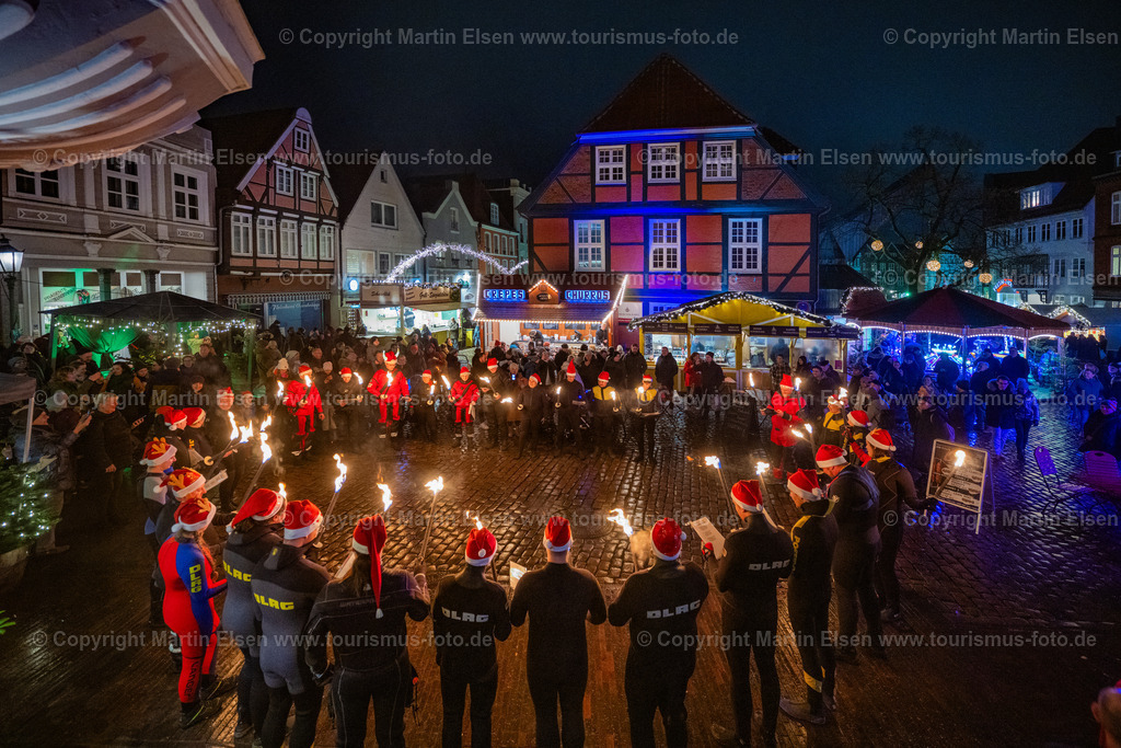 Stade Weihnachtsmarkt Fackelschwimmer DLRG_ELS_7651161223 | Stade DLRG Fackelschimmen 3.Advent - Realisiert mit Pictrs.com