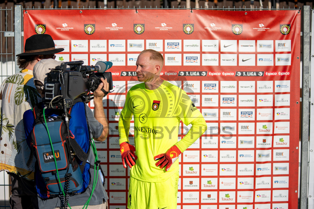 SG Sonnenhof Großaspach vs. Fortuna Köln, Fussball, 3. Liga, 1. Spieltag, 08.08.2026 | Maximilian Reule (SG Sonnenhof Großaspach, #01) im Interview mit SWR,SG Sonnenhof Großaspach vs. Fortuna Köln, Fussball, 3. Liga, 1. Spieltag, 08.08.2026,DFB regulations prohibit any use of photographs as image sequences and/or quasi-video