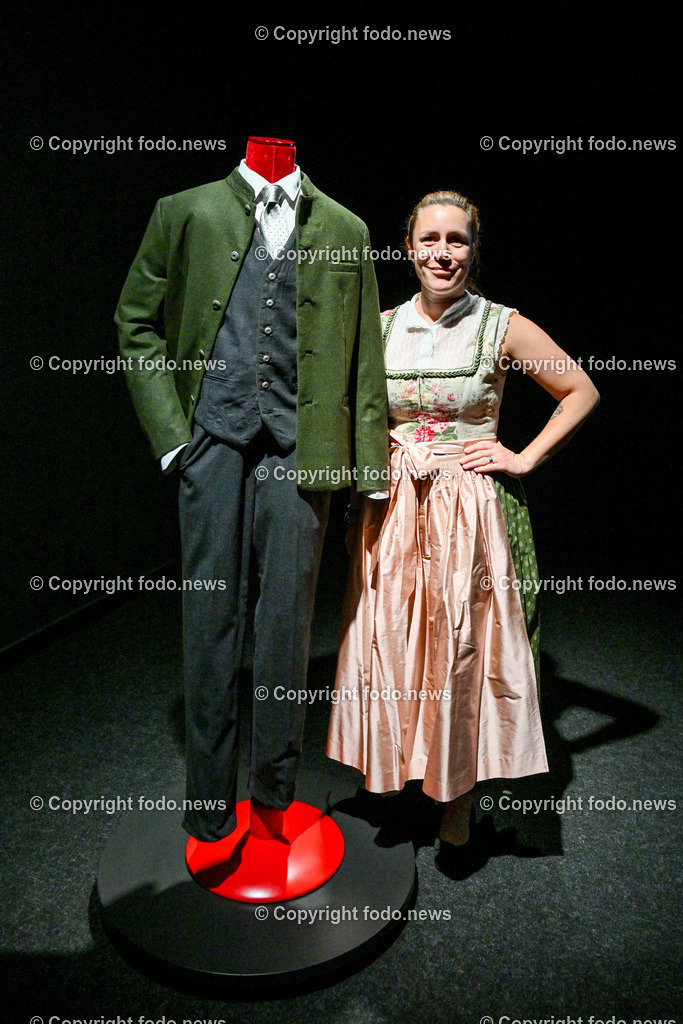 Schloss Linz_ Praesentation Oberoesterreicher Anzug_ 03.10.2023_-16 | 03.10.2023, Schlossmuseum Linz, AUT,  Praesentation Oberoesterreicher Anzug, im Bild Sandra Biebl (Presse OOE Landeskultur GmbH)