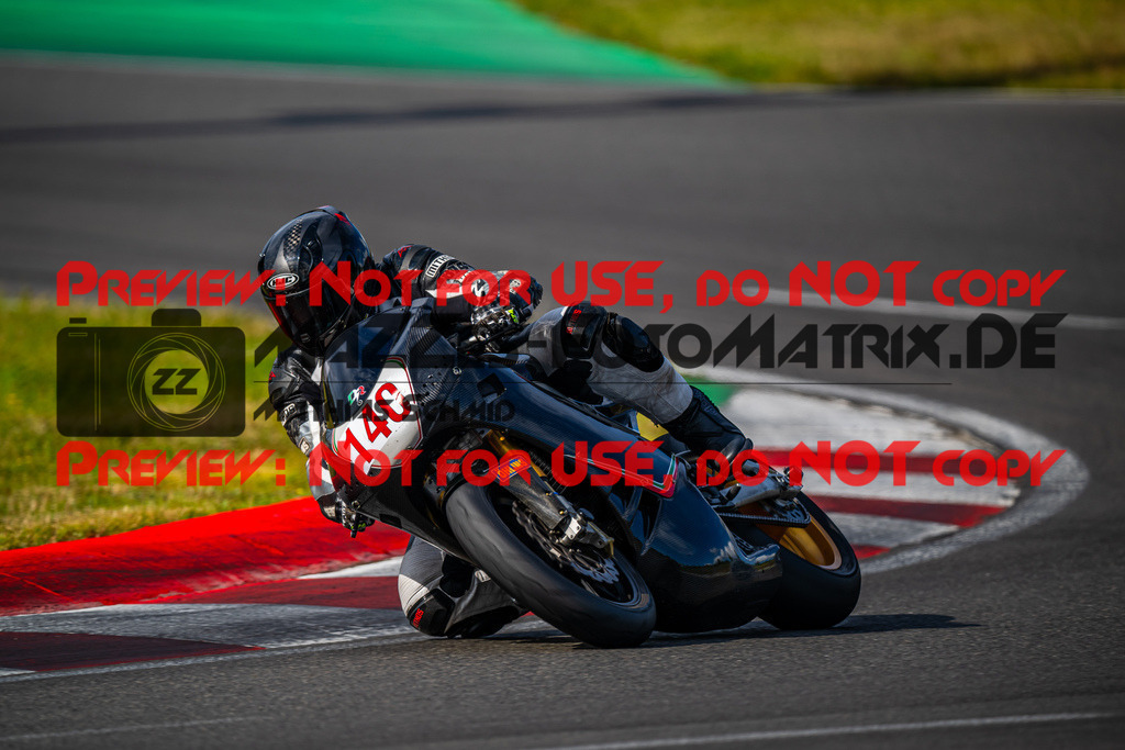 MaZZes_FotoMatrix_240724_6007705_2-579 | ROT