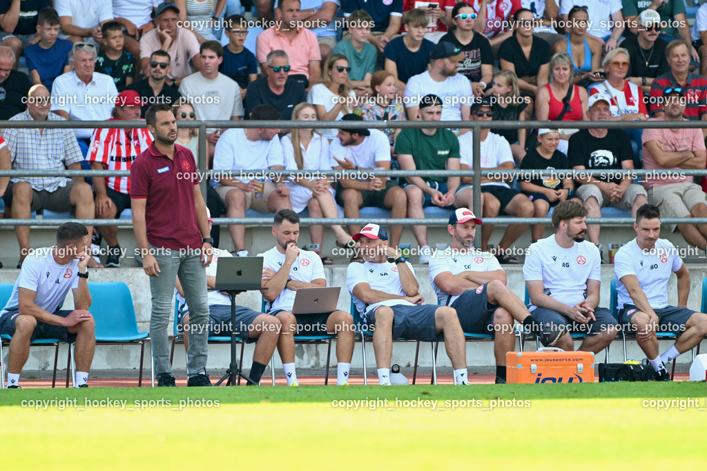 ATUS Velden vs. GAK | Headcoach GAK Gernot Messner, Betreuer GAK, ATUS Velden vs. GAK, ATUS Velden vs. GAK am 26.07.2024 in Villach (Stadion Lind), Austria, (Photo by Bernd Stefan)