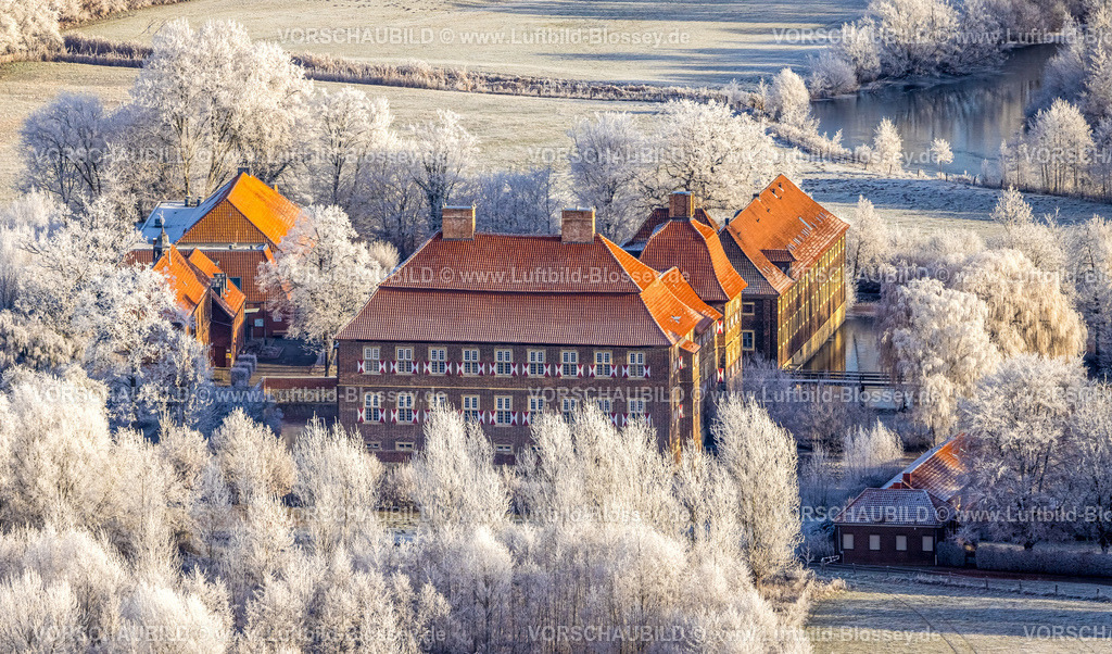 Hamm221202501SchlossOberwerries | Luftbild, Schloss Oberwerries, Wasserschloss in winterlichen Lippeauen, Heessen, Hamm, Ruhrgebiet, Nordrhein-Westfalen, Deutschland