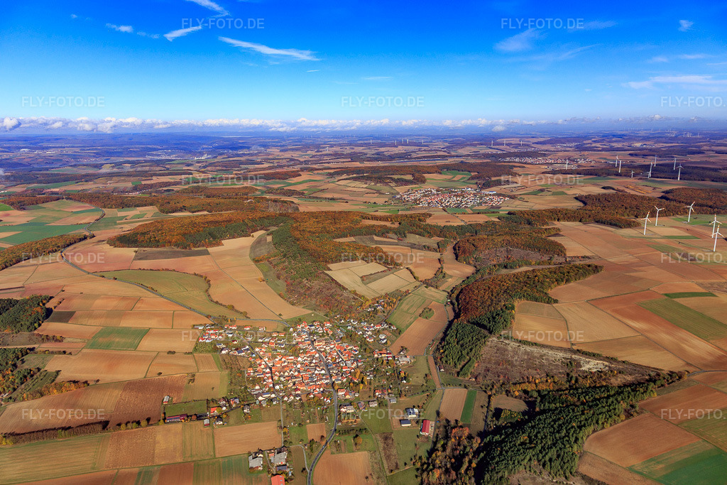 Luftbild: Ortsansicht von Süden im Ortsteil Böttigheim in Neubrunn im Bundesland Bayern in Deutschland. Foto: IMG_112326.jpg vom 02.11.2018 durch Werner Riehm/FLY-FOTO.de