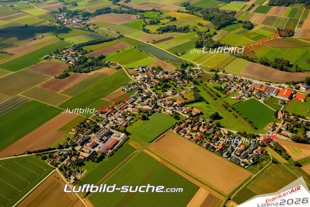 Das Luftbild zeigt :  Perkam - Die Luftaufnahme wurde 2023 vom UL-Flugzeug aus erstellt ( keine Drohne ) - Hochauflösende Luftaufnahme - Für grossformatige Ausdrucke geeignet. Die Geschenkidee !Mit Lizenz und Bildrechte bestellbar