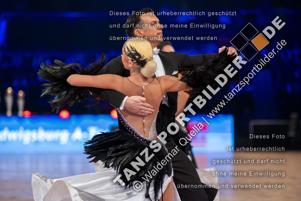 20251206-01997 | Hier finden Sie Tanz Bilder vom Latein und Standard Formationen tanzen. Sportbilder vom Tanzsport. Schöne Fotos und von Weltmeisterschaft, Europameisterschaft, Bundesliga, Regionalliga, Oberliga und Landesliga sowie von GOC Stuttgart, DanceComp, WM Bremen