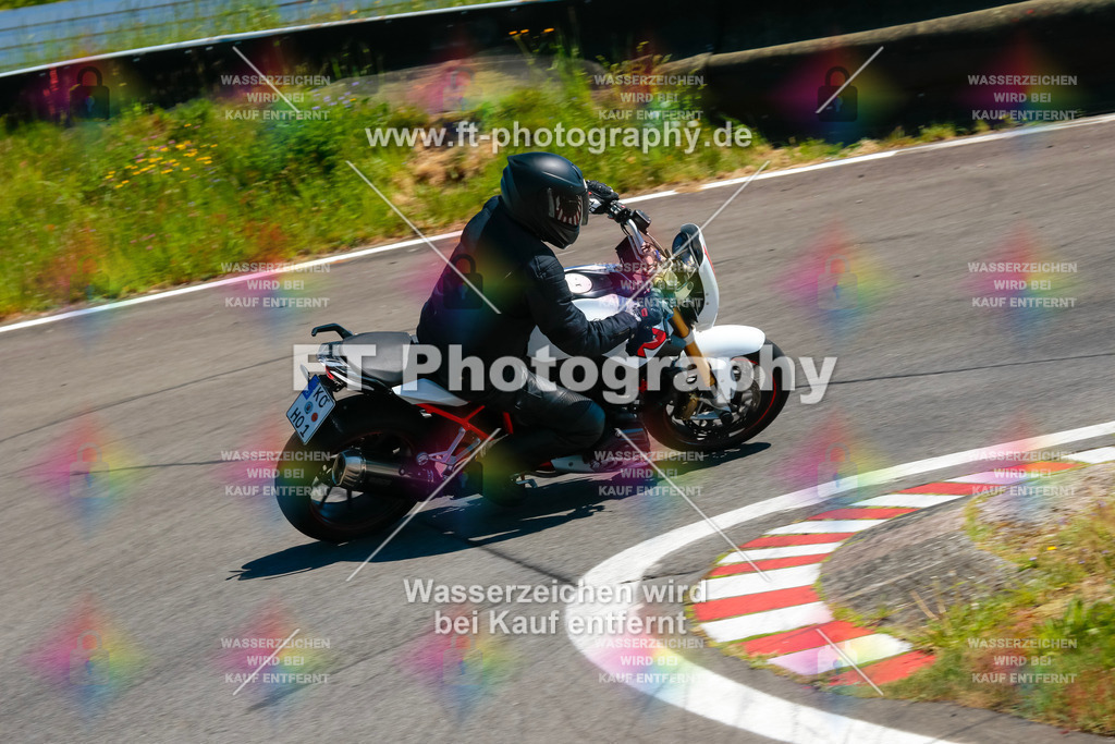 Moto-TeamOBK-22117 | Hier findet Ihr Bilder von Touristenfahrten auf der Nürburgring Nordschleife oder von anderen Veranstaltungen die ich besucht habe. Viel Spass beim Durch Schauen 
