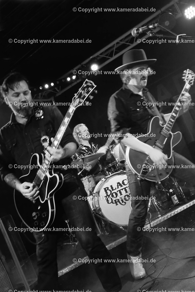 Konzert : Black Bottle Riot am 14.11.2025 im Rare Guitar in Münster | Konzert : Black Bottle Riot am 14.11.2025 im Rare Guitar in Münster - Realisiert mit Pictrs.com