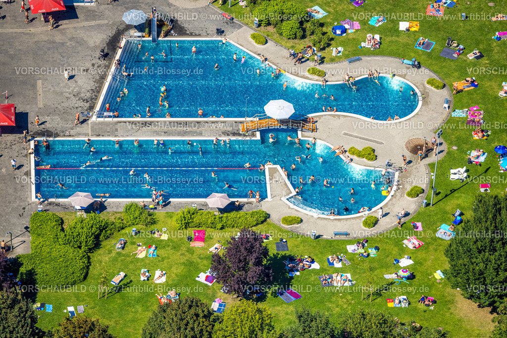 Herne240803601Freibad_Suedpol | Luftbild, Freibad Südpool, Badegäste im Schwimmbecken und auf der Liegewiese, Herne-Süd, Herne, Ruhrgebiet, Nordrhein-Westfalen, Deutschland