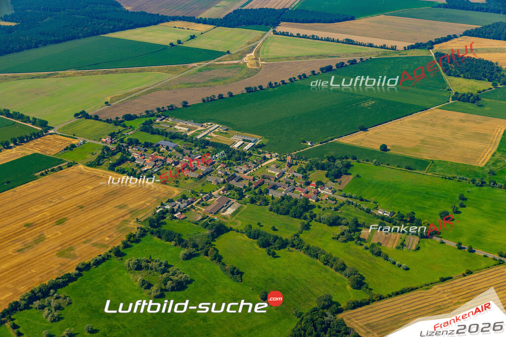 Luftaufnahme  Osterburg - Die Luftaufnahme wurde 2025 vom UL-Flugzeug heraus erstellt ( ohne Drohne ) - Hochauflösende Luftaufnahme - für professionelle Ausdrucke geeignet. Die Geschenkidee !Mit Lizenz und Bildrechte bestellbar